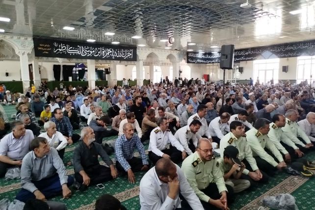 نماز جمعه کاشمر با حضور پرشور مردم برگزار شد