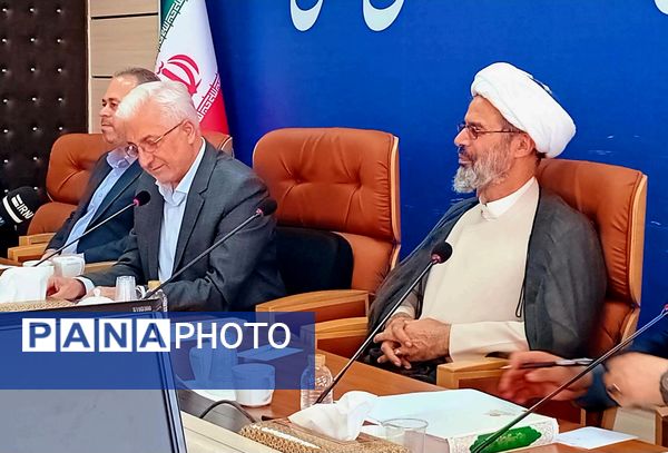 نشست بین نسلی دانش‌آموزان دختر منتخب با حضور مشاور وزیر و استاندار 