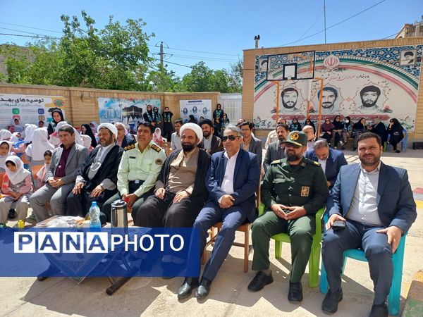 نواختن زنگ سپاس معلم در دبستان دخترانه شاهد نرگس