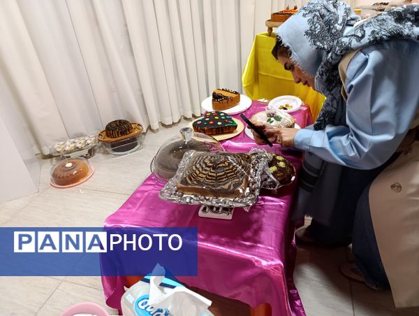 جشنواره کیک و شیرینی در مدرسه مهر و ماه آشخانه 