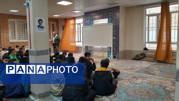 برگزاری جلسه درس آمادگی دفاعی نهم در مدرسه ابوریحان بیرونی شیفت صبح نیشابور