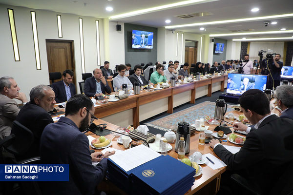 نشست صمیمی وزیر آموزش و پرورش با مدال آوران المپیادهای جهانی