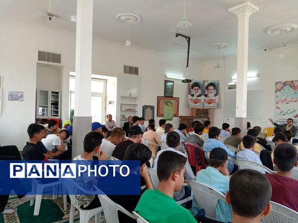 حضور جمعی از اعضای دبیرستان نمونه آیت‌الله خامنه‌ای در مدرسه نمونه دانش