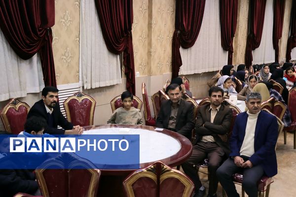 جشن فارغ‌التحصیلی دانش‌آموزان دختر بروجنی