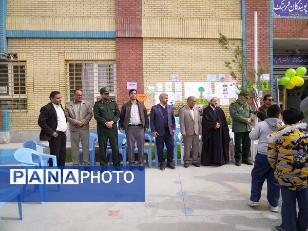 روز درختکاری و روز آموزش همگانی حفظ محیط زیست در مدرسه پویندگان فرهنگ شهرستان خلیل آباد 
