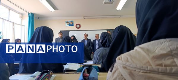 بازدید مدیرکل امور شاهد وزارت آموزش و پرورش از دبیرستان شاهد زینبه