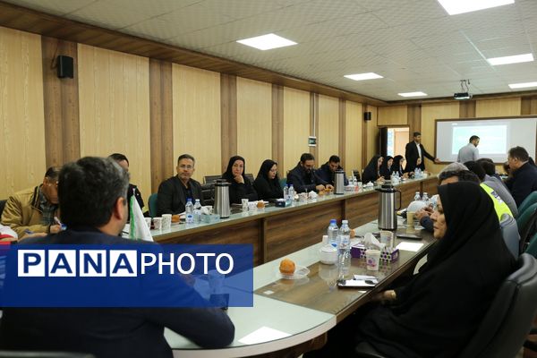 جلسه هماهنگی بیست و هفتمین مانور زلزله و ایمنی در مدارس آذربایجان شرقی