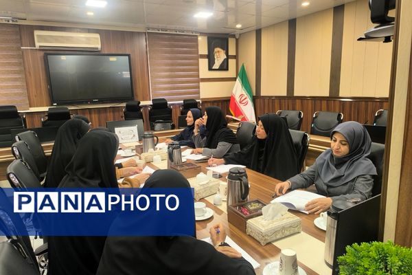 از پنج قطب تا یک هدف