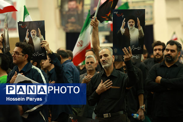 مراسم وداع با پیکر شهدای خدمت در مصلی تهران