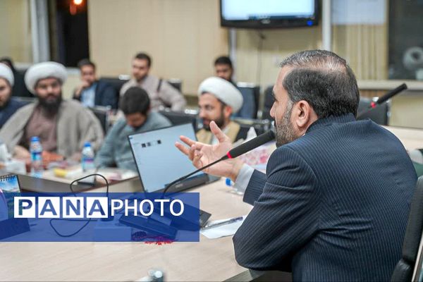نشست رئیس انجمن اسلامی کل کشور با مسئولان انجمن‌های اسلامی استان کرمانشاه 