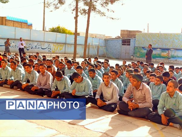  زنگ فرهنگ ترافیک در دبیرستان رییس‌زاده خلیل اباد به صدا درآمد