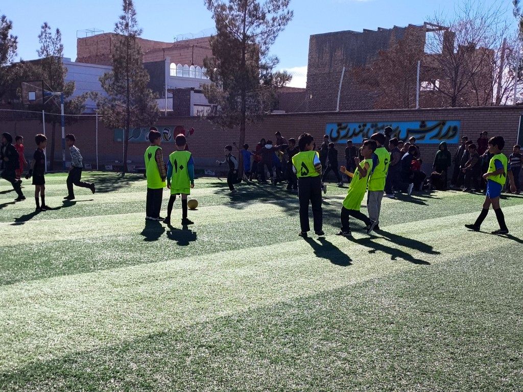 مسابقات فوتبال دبستان شهید پسندیده روستای فدافن شهرستان کاشمر 