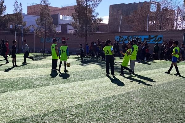 مسابقات فوتبال دبستان شهید پسندیده روستای فدافن شهرستان کاشمر 