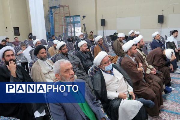  پیشوا در شب وداع؛ عالمان دینی و مسئولان با امام خویش پیمان دوباره بستند