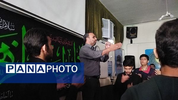 عزاداری شهادت حضرت فاطمه زهرا (س) و قرائت زیارت عاشورا در دبیرستان شاهد ابوذر غفاری 