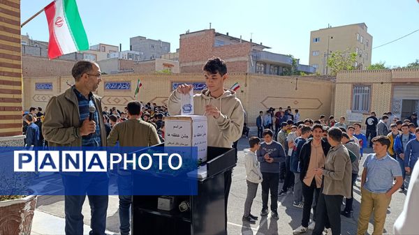 جشن عاطفه‌ها در مدرسه شریعتی اسکو