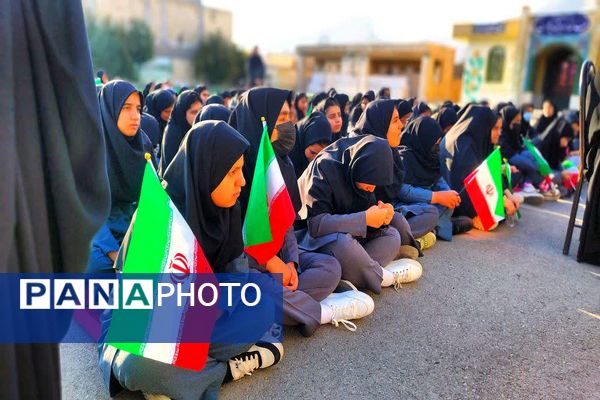 نواختن زنگ مدرسه عشق به‌مناسبت گرامیداشت هفته بسیج در شهرستان باشت