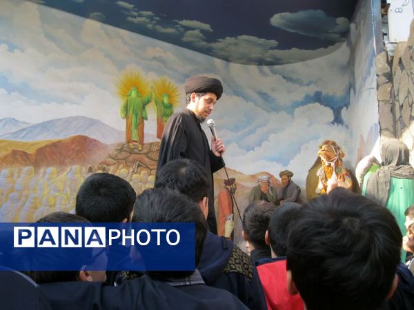 بازدید دانش آموزان دبستان سمیه قم از نمایشگاه حدیث غربت