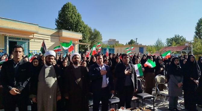 طنین دلنشین زنگ مدرسه در دبیرستان پردیس نورآباد