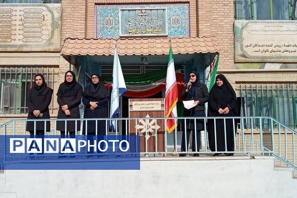 حضور‌ آتش نشانان شهر قدس در دبیرستان فرزانگان
