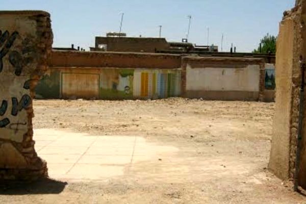 مدرسه فرسوده در ماسور خرم‌آباد با وجود کد تخریب همچنان پابرجاست