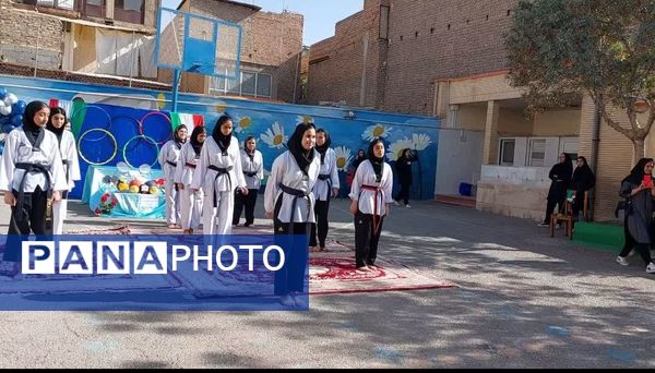 هیجان و نشاط در المپیاد درون مدرسه‌ای دبیرستان اخوان کریمی قم