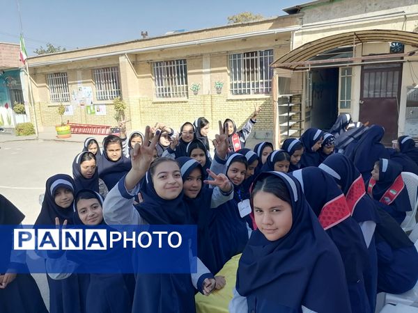 مراسم انتخابات شورای دانش آموزی در دبیرستان ناهید نخودی 