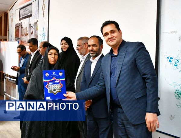 مراسم تجلیل از مدیران و رتبه‌های برتر کنکور ۱۴۰۴ در شهرستان مه‌ولات