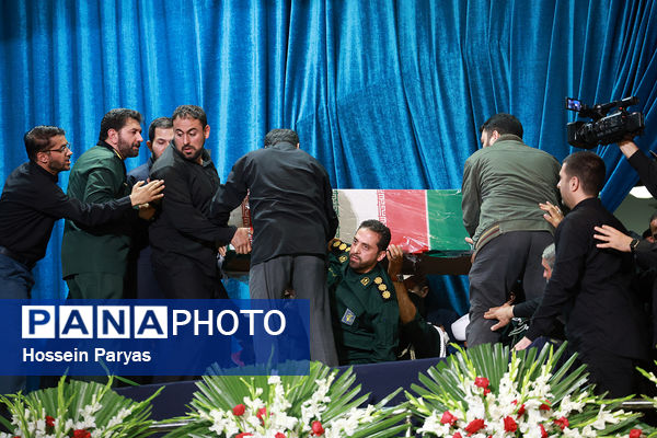 مراسم وداع با پیکر شهدای خدمت در مصلی تهران