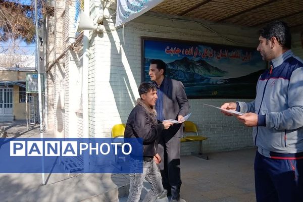 آیین تجلیل و قدردانی از برترین‌های مسابقات فوتسال درون مدرسه‌ای در دبیرستان امام رضا (ع) 