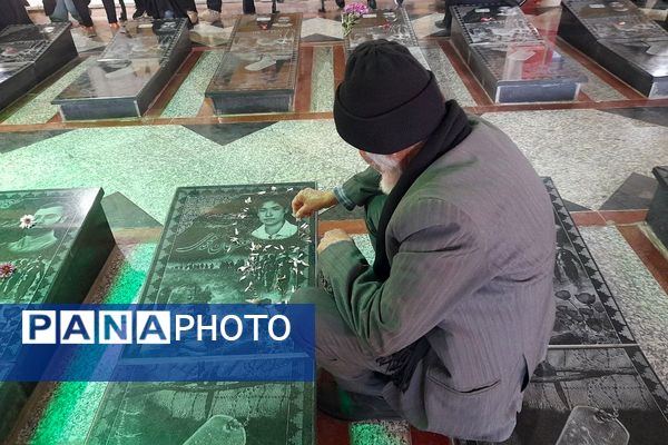 گلباران مزار شهدای ملارد با حضور مسئولان و خانواده‌های معظم شهدا 