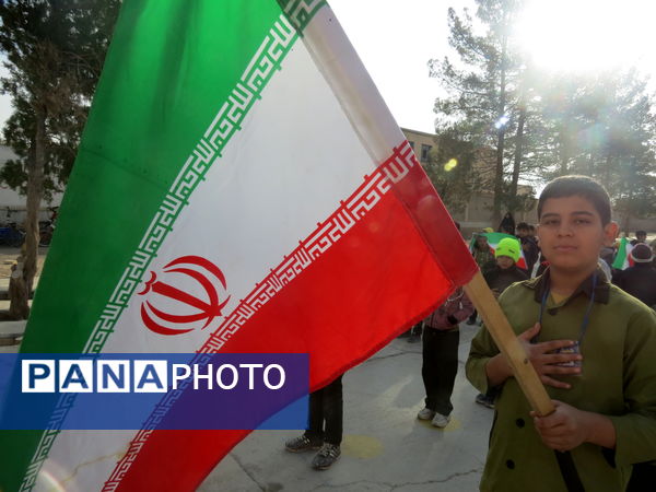 قاب پانا خاتم از شادی و نشاط دانش‌آموزان 