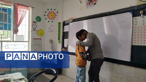 تقدیر از پیشتازان دبستان شهید پسندیده  فدافن توسط معاون پرورشی آموزشگاه