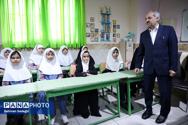 آیین تجهیز ۴۰۰۰ کتابخانه کلاسی با حضور وزیر آموزش و پرورش