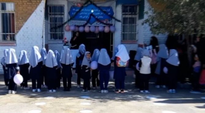 برگزاری آیین باشکوه جشن شکوفه‌ها در مدرسه شهید نعمت‌الله نعمتی روستای فیض‌آباد