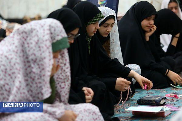 اعتکاف دانش‌آموزی در مسجد چهارده معصوم (ع)