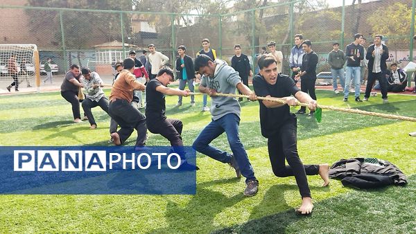 مسابقات طناب کشی شهید پارسا منصور در دبیرستان شاهد ابوذر غفاری 