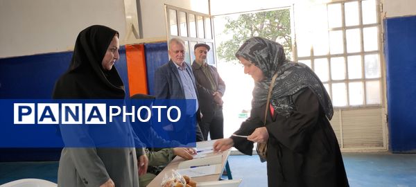انتخابات انجمن اولیای و مربیان در مدرسه شهدای فرهنگی شهرستان شیروان