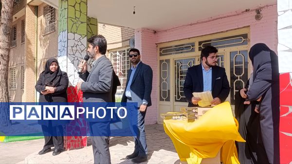 تقدیر از برگزیدگان مسابقات قرآن، عترت و نماز در دبیرستان حضرت سکینه