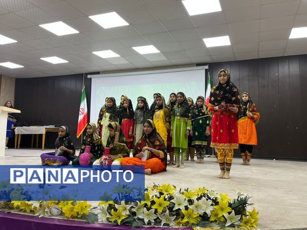 تجلیل از دانش‌آموزان ممتاز در جشنواره قرآنی، فرهنگی و ورزشی منطقه فین 