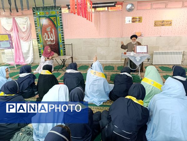 جلسه پرسش و پاسخ با امام جمعه شهرستان نیشابور در دبیرستان شاهد قدسیان 