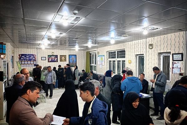 تحویل کارنامه هشدار دانش آموزان به اولیا دبیرستان میثاق