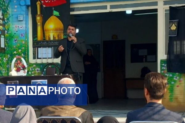 سوگواری فرهنگیان و دانش‌آموزان شهرستان قرچک در مدرسهٔ متوسطه اول بنیاد پانزده خرداد 