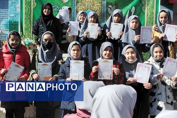 تقدیر از دانش‌آموزان برتر دبستان جعفریه و دبیرستان نمونه سمیه پیشوا
