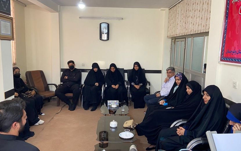 رسانه ، آینه هویت نوجوانان است