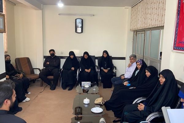 رسانه ، آینه هویت نوجوانان است