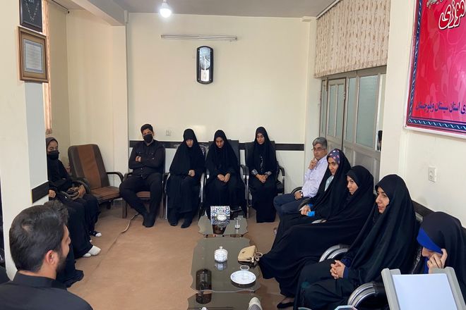 رسانه ، آینه هویت نوجوانان است