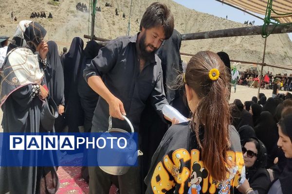 تعزیه خوانی در روز عاشورای حسینی در گلزار شهدای بار 