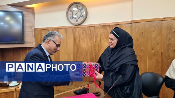 مراسم تجلیل از خانواده‌های شهدا در آموزش و پرورش گلستان