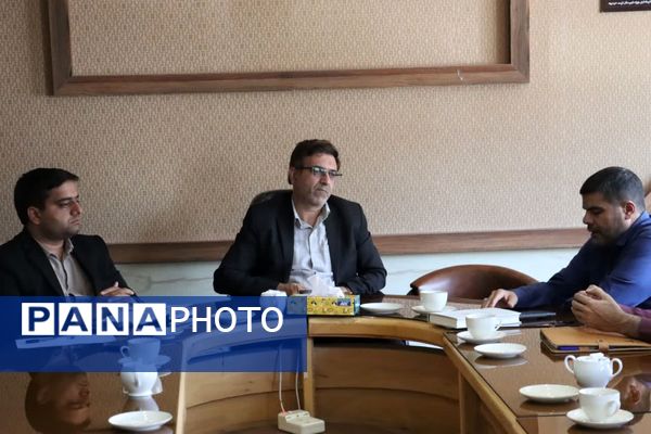 نشست هم اندیشی اصحاب رسانه با معاون توسعه و برنامه‌ریزی فرمانداری تربت حیدریه 